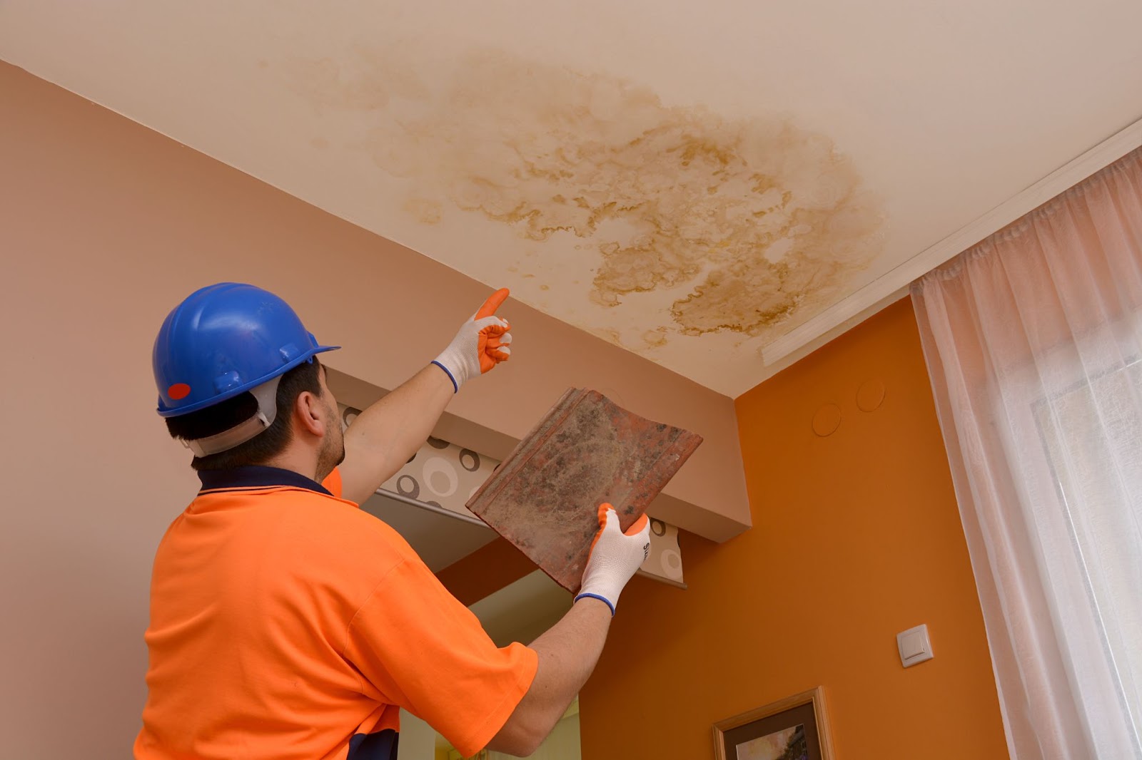 UNDERSTANDING THE CAUSES OF CEILING WATER DAMAGE 